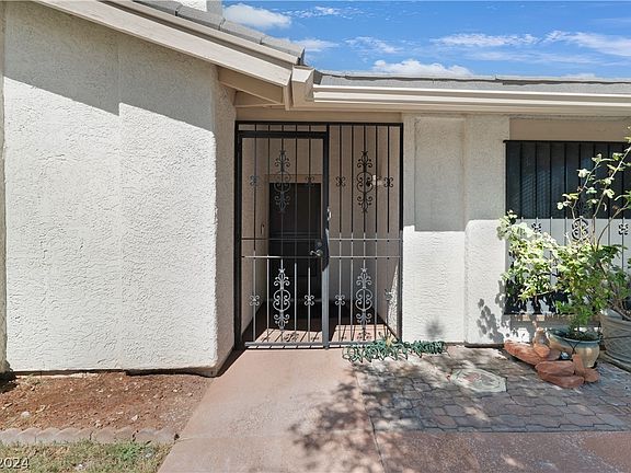 3rd image of 508 Woodmount Dr