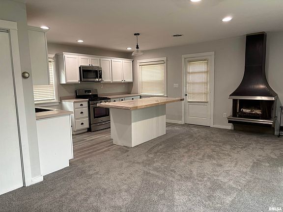 3rd image of 1043 Island Ln