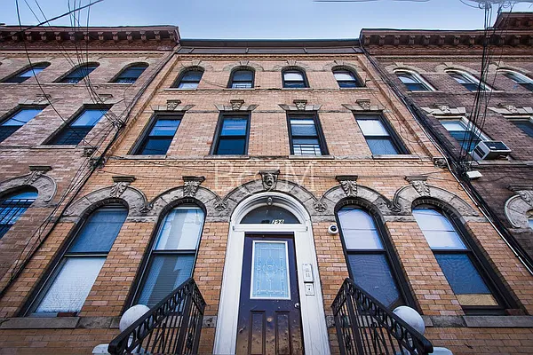 Rented by Brick&Mortar | media 42