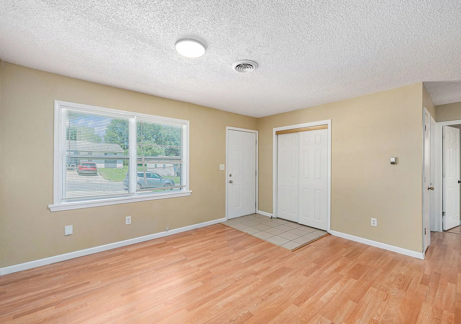 Beautiful 2BR/1BA Duplex in Independence! — Photo 2
