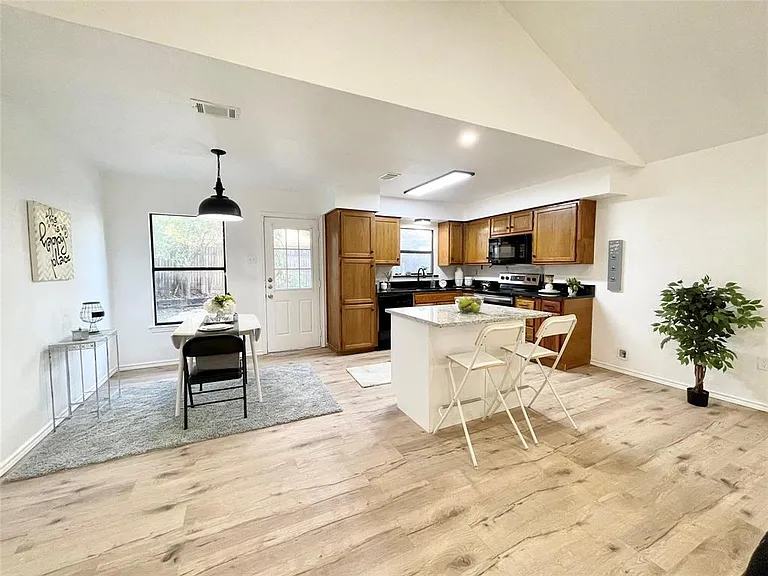 5704 Sterling Green Trl — Photo 26