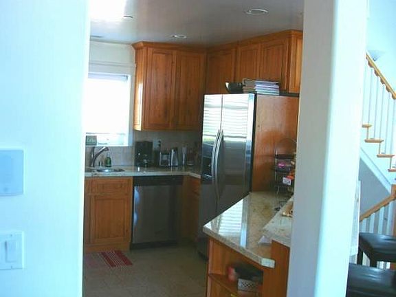 5th image of 221 S Juanita Ave