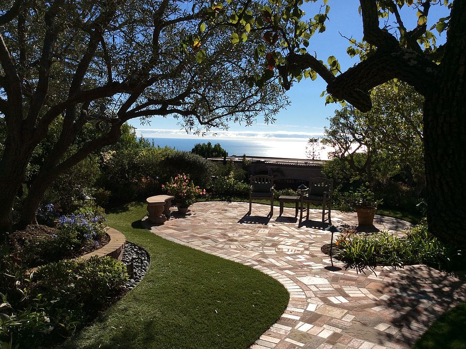 Front yard & blue warte view