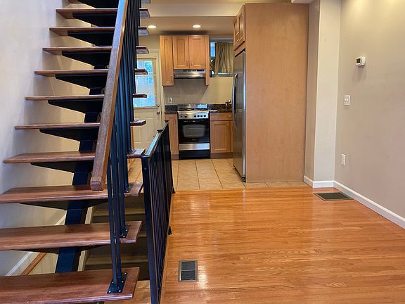 3rd image of 1605 Olive St