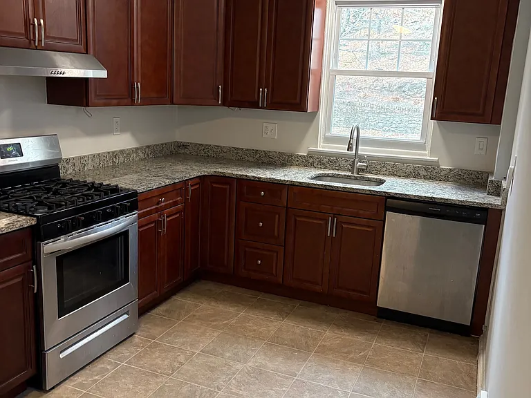 284 Osborn St #1 — Photo 2