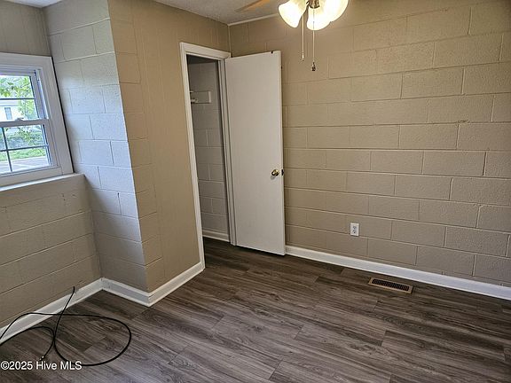3rd image of 300 Marsh St APT 3