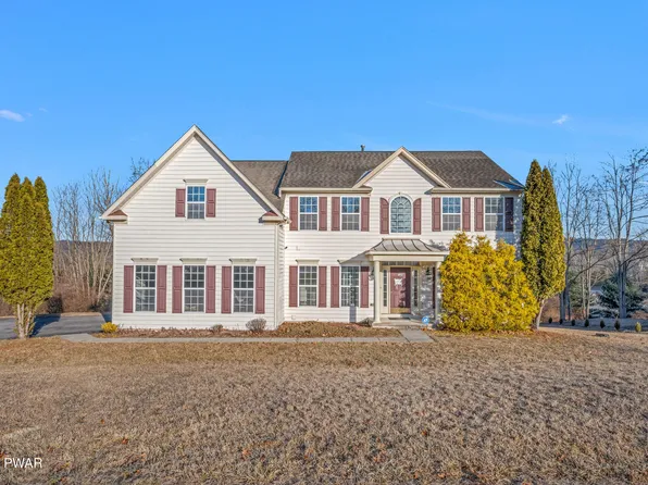 124 Milestone Dr, East Stroudsburg, PA 18302