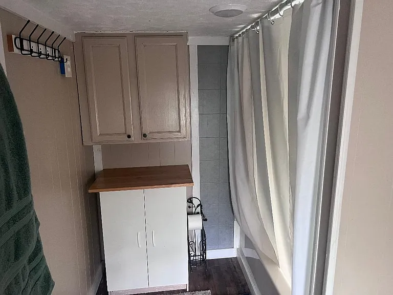 2nd floor full bath with shower and bath tub
