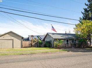 575 S 2nd St, Harrisburg, OR 97446