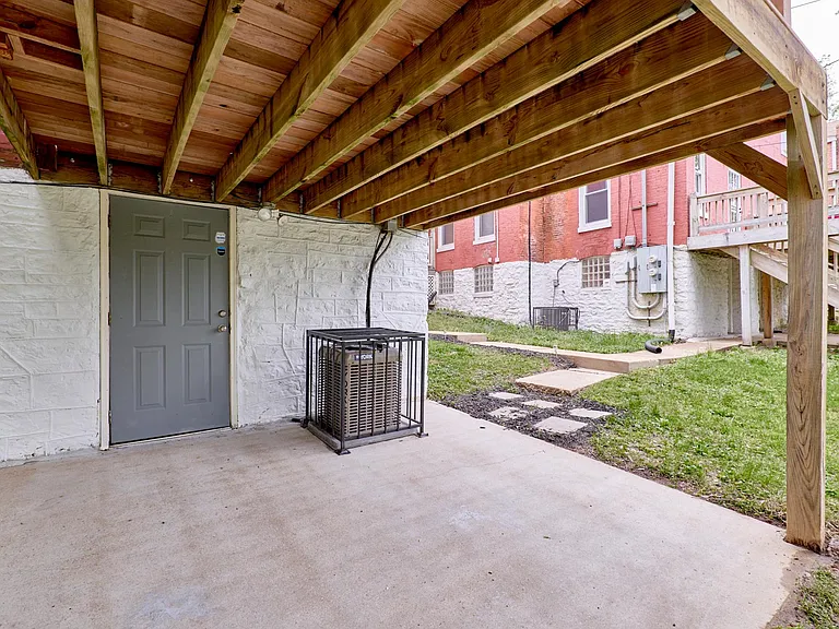 1421 N Park Pl — Photo 82