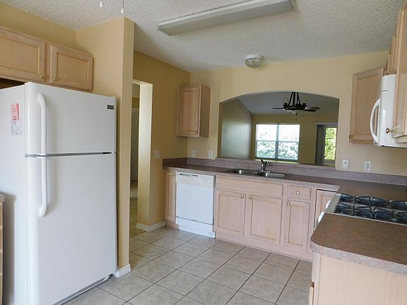 3rd image of 3049 Hillside Ln