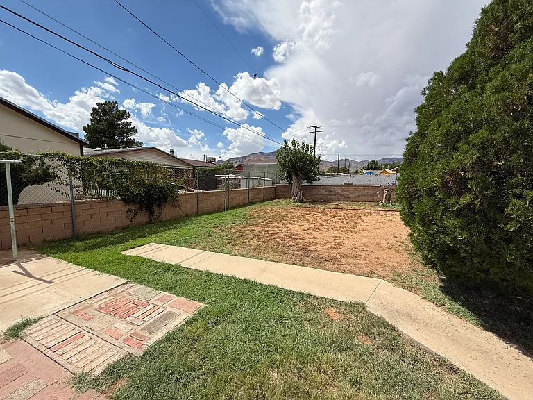 5012 Royal Dr — Photo 15