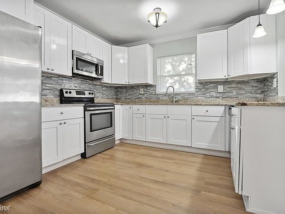 3rd image of 214R W Violet St