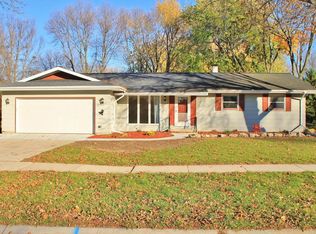 1033 Meadow Ln, Fond Du Lac, WI 54935