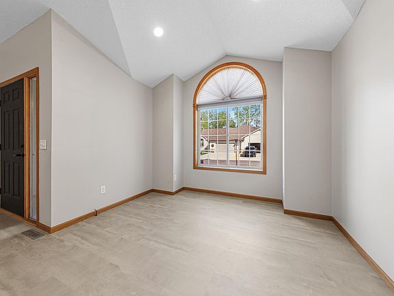 4th image of 4 Egret Ln