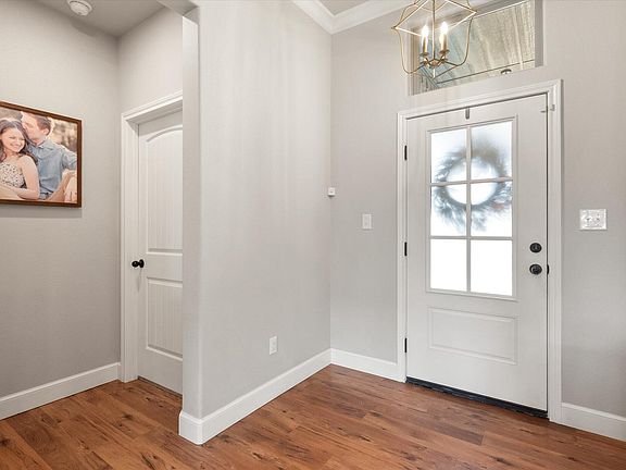 4th image of 1303 Chaucer Ln