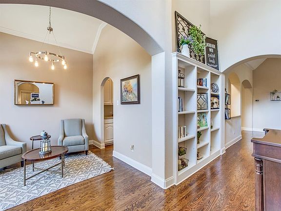 5th image of 3618 Granbury Dr