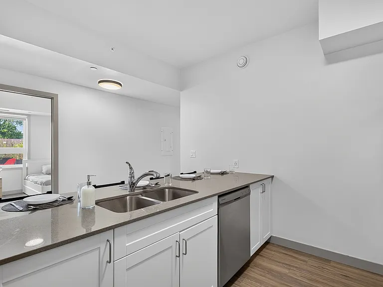 168 Division St — Photo 16