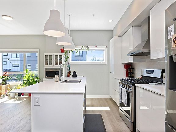 5th image of 623 Crown Isle Blvd #21
