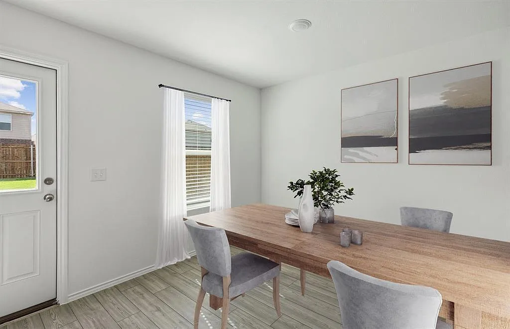 4 bed, 1893 sqft, $2,000 — Photo 2