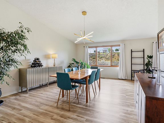 3rd image of 1090 Cahina Way