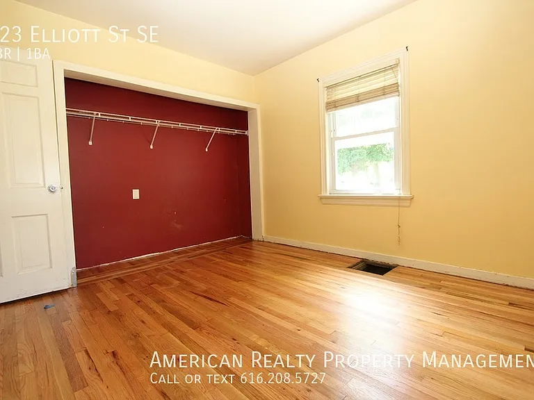 923 Elliott St SE — Photo 8