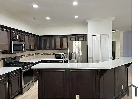 124 Canterbury Pl — Photo 9