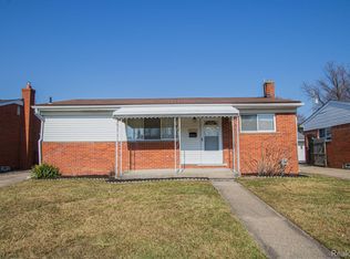 23129 Socia St, Saint Clair Shores, MI 48082