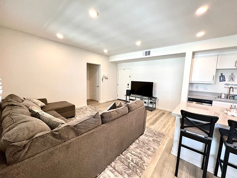9369 Solaire Pl — Photo 8
