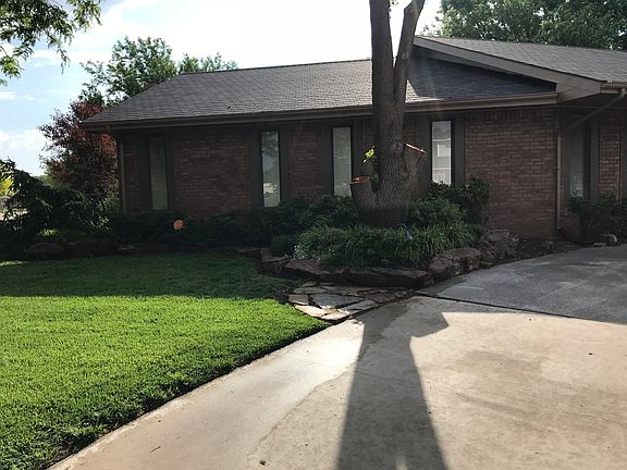 5th image of 2421 Lilac Dr