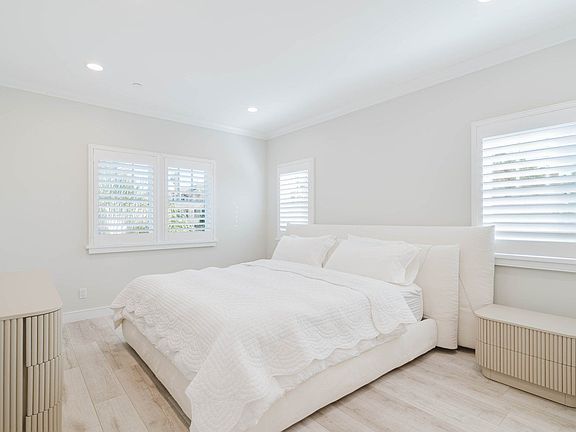 3rd image of 1308 E Broadway