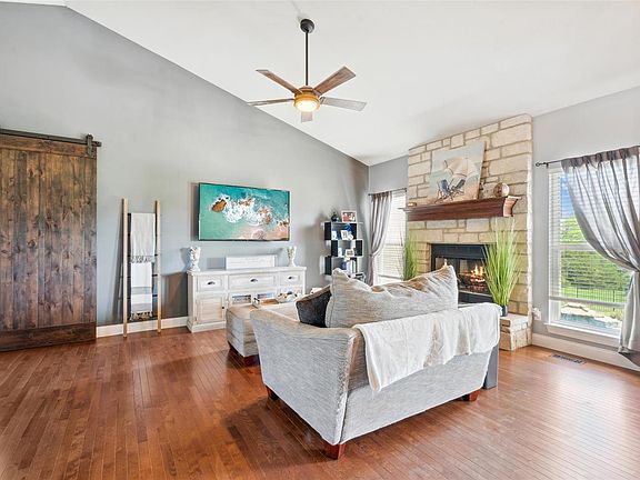 4th image of 20 Pine Lake Dr