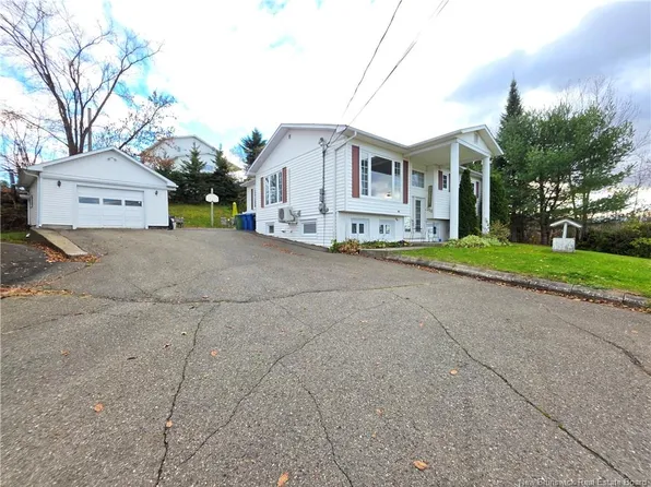 219 Victoria St, Grand Falls, NB E3Z 3C3