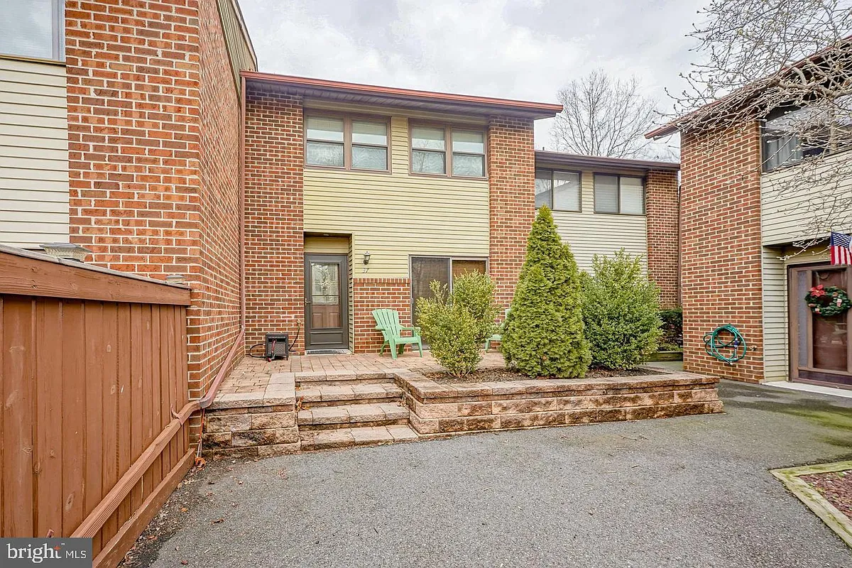 Building Photo - 37 Arrowwood Ct