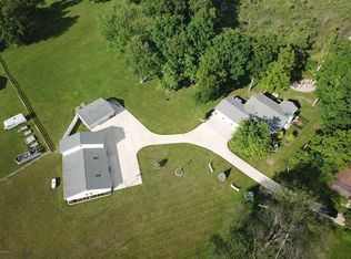 3095 Cove Dr, Reading, MI 49274