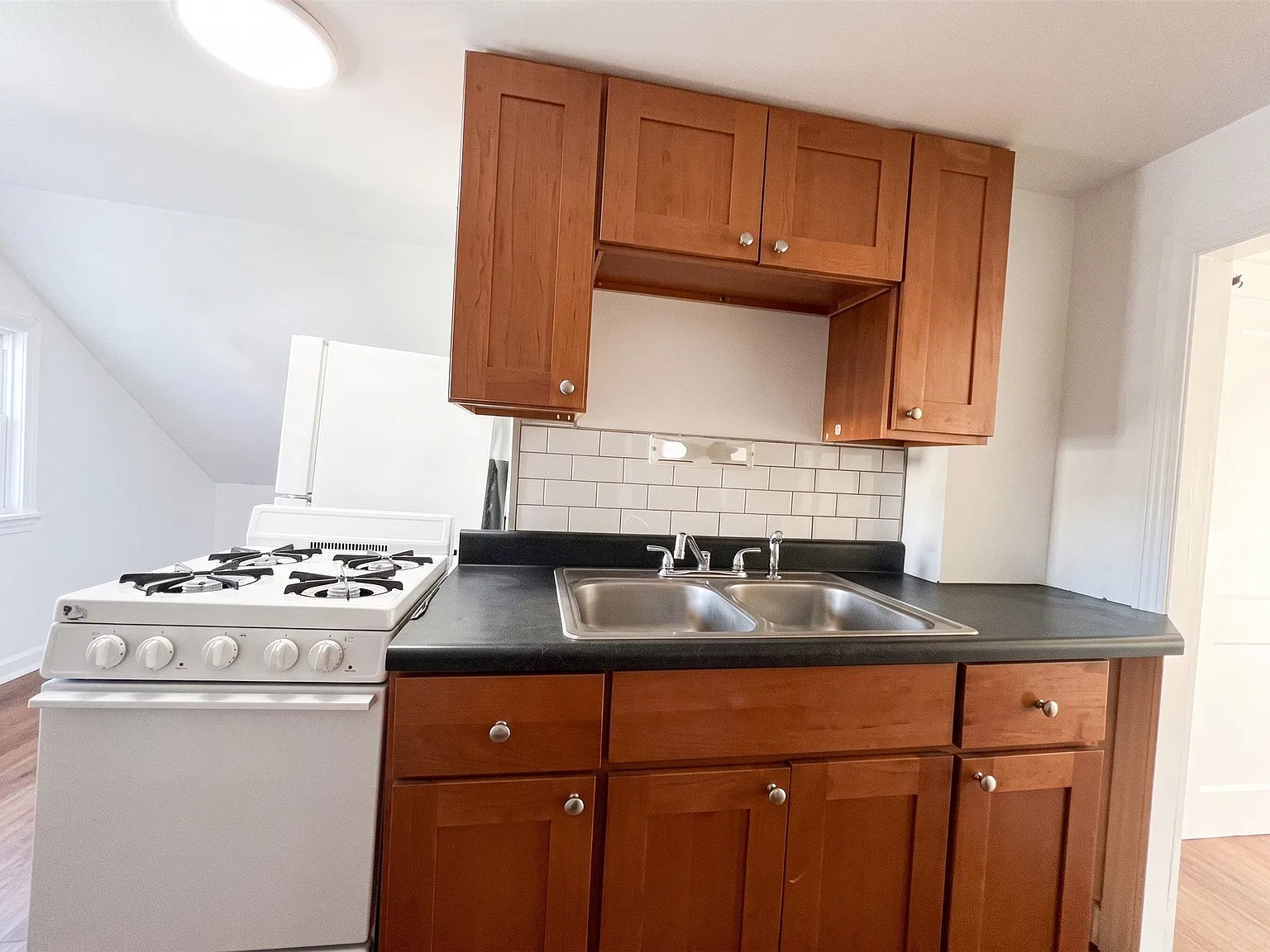 2 bed, 1.0 bath, 600 sqft, $1,000 — Photo 3