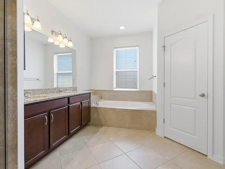 740 Preakness Cir — Photo 17