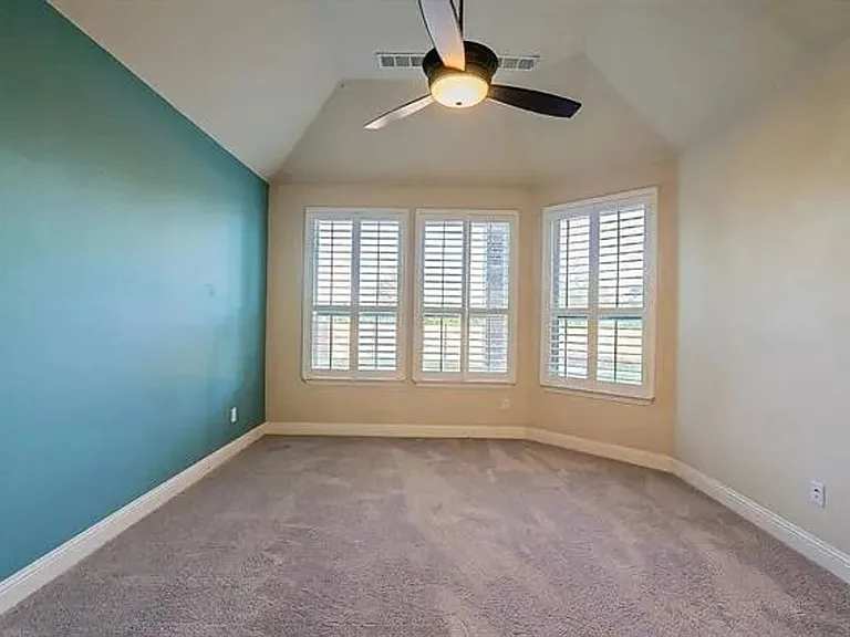 1036 Edgefield Ln — Photo 15