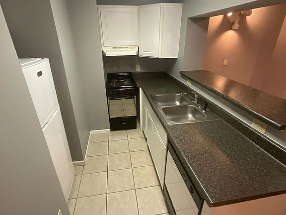 5th image of 125 N Washington St #16