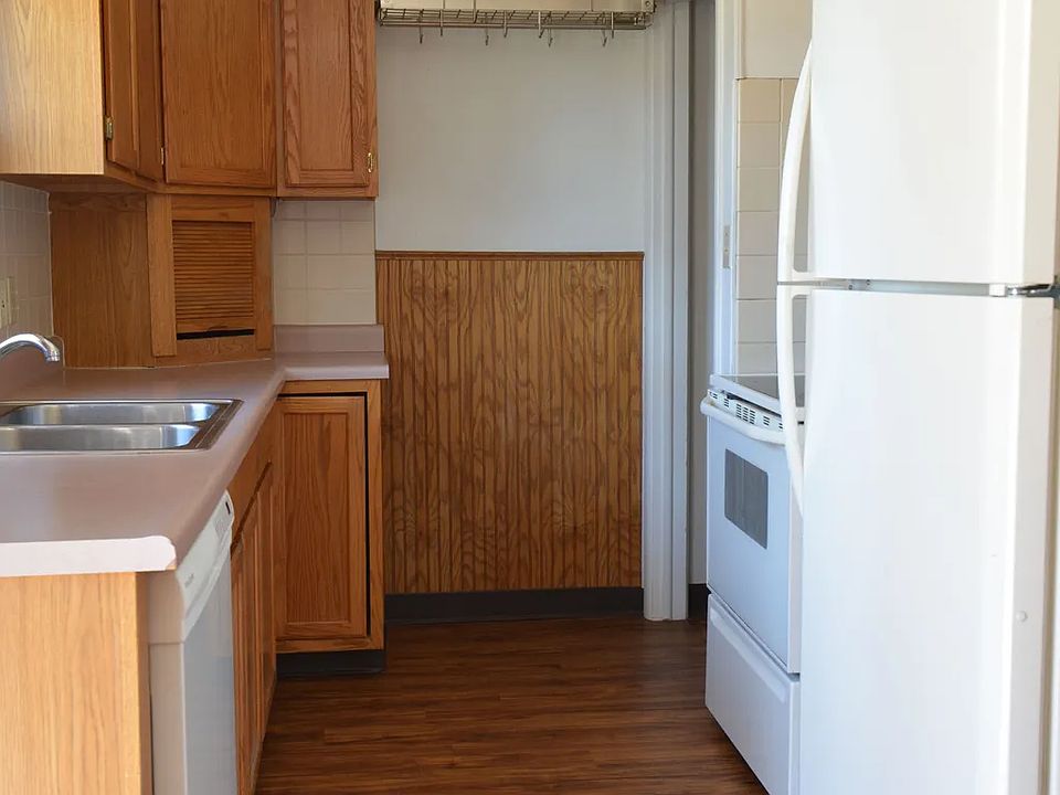 2nd image of 2525 E 16th St