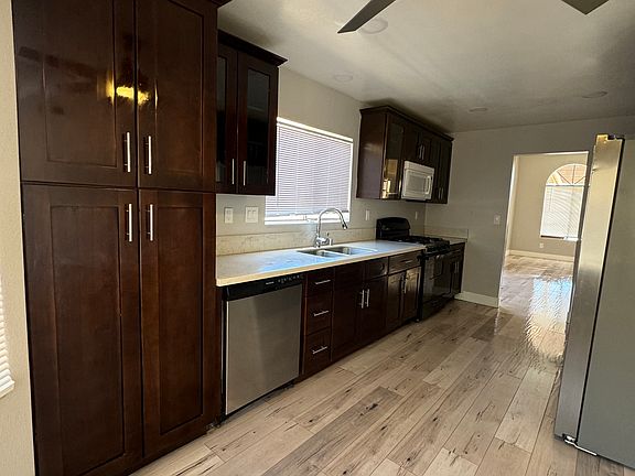 4th image of 14723 Blue Grass Dr
