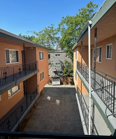 635 S 11th St #14 — Photo 9