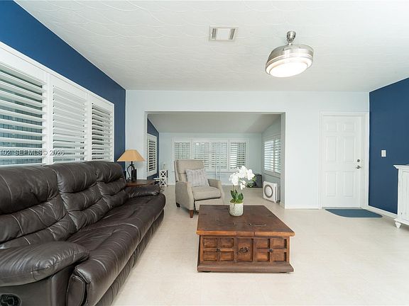 5th image of 2631 Thomas St