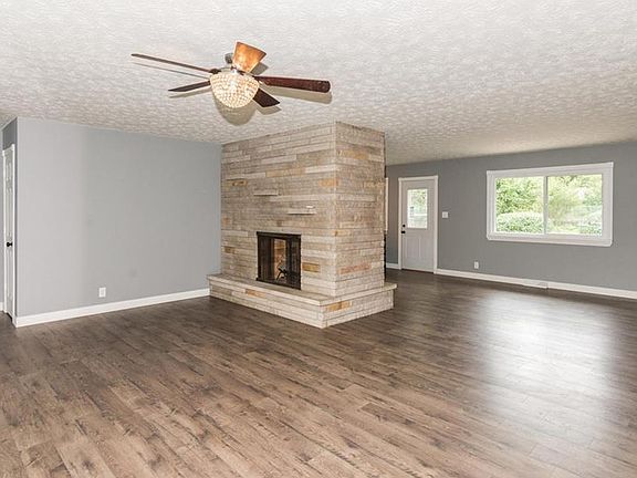 4th image of 110 E Hickory Ln