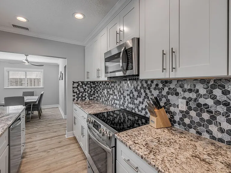 315 Sears Ave — Photo 16