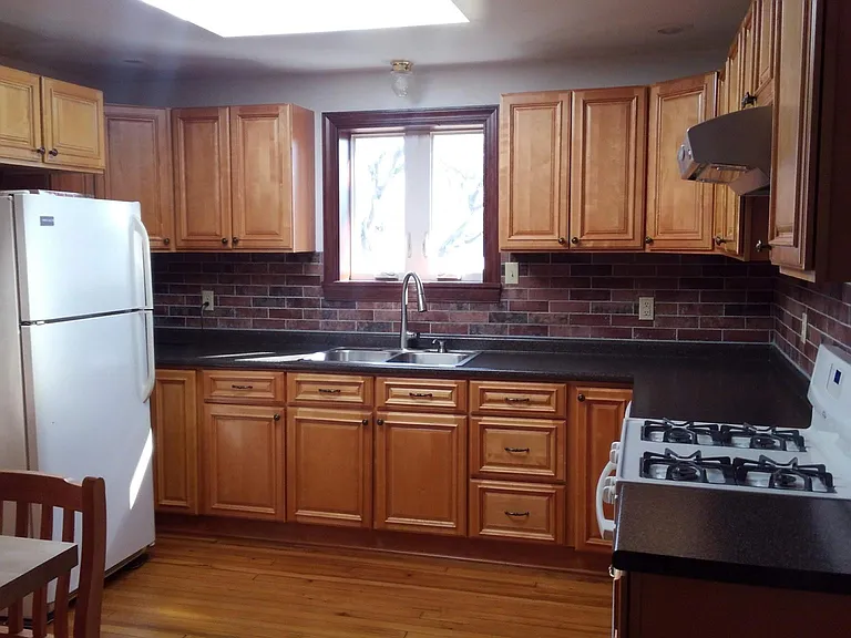 5250 Broadway St #UPPER — Photo 11