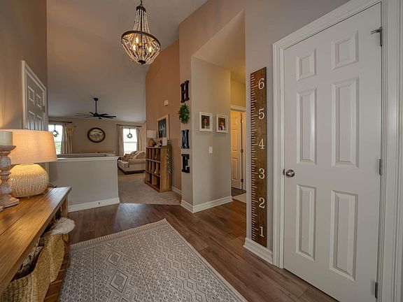4th image of 2214 Park Crest Dr