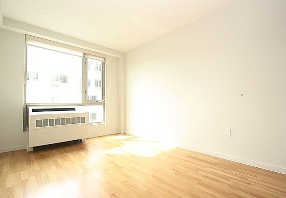 3rd image of 482 Franklin Ave APT 6N