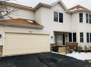 951 Sweetflower Dr, Hoffman Estates, IL 60169