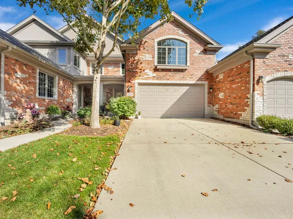 1213 W Charles Ln, Westmont, IL 60559